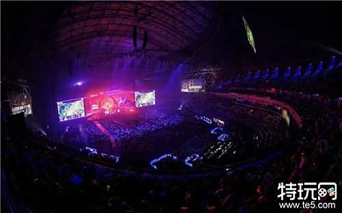 位年輕的 位年輕的